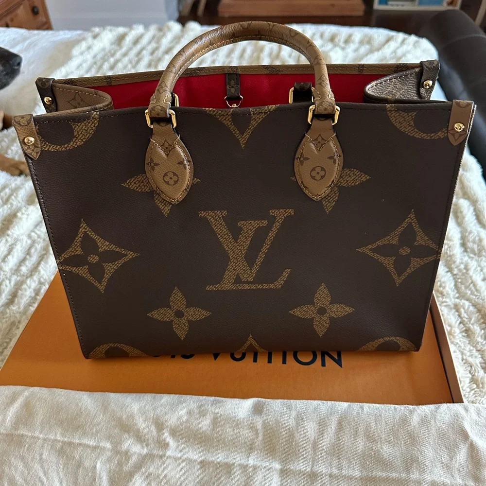 Louis Vuitton OnTheGo MM reverse Monogram Tote - Picture 2 of 11